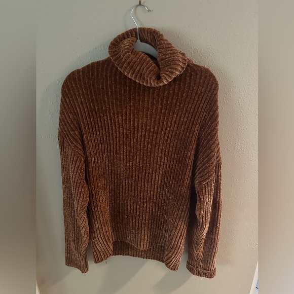 Amanda Maria sweater size small - Picture 1 of 3